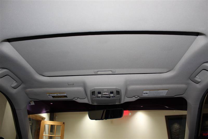Used 2021 Toyota Highlander XLE AWD/4WD image 23