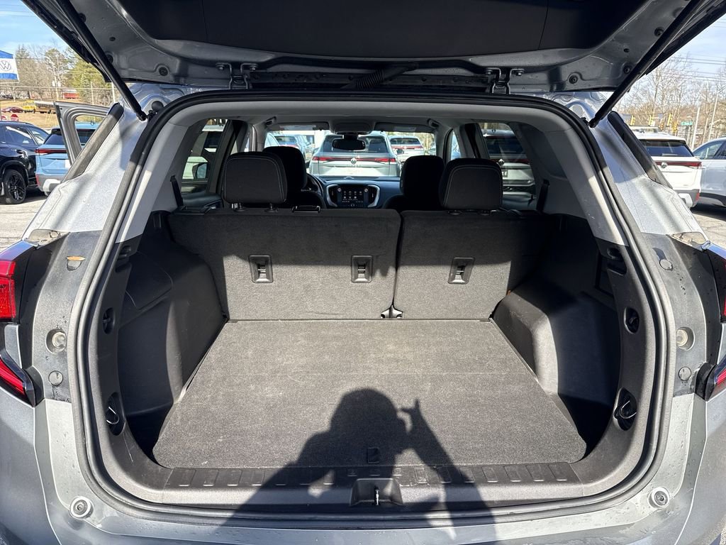 Used 2024 GMC Terrain SLE image 40