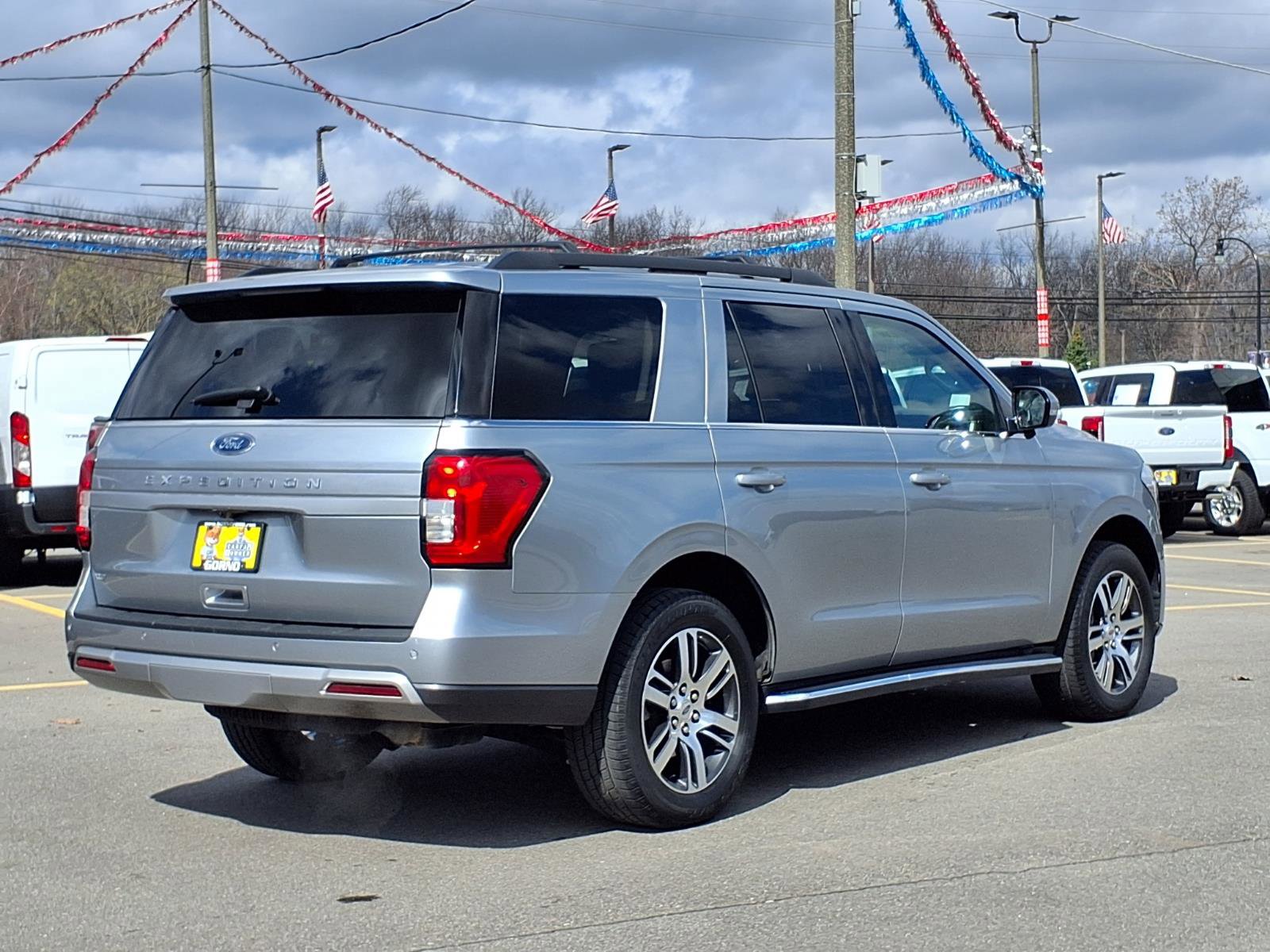 Used 2022 Ford Expedition XLT image 2