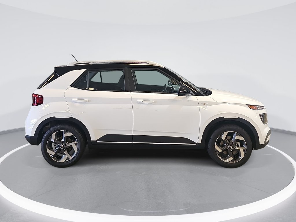 New 2026 Hyundai Venue SEL FWD image 4