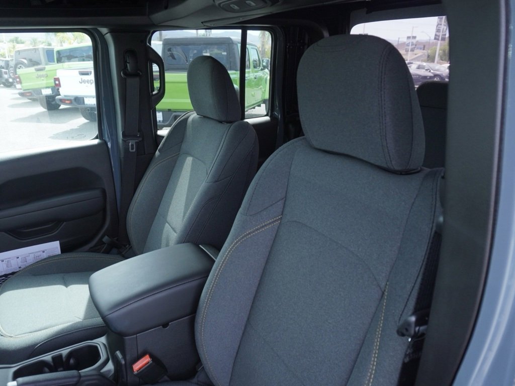 New 2025 Jeep Gladiator Sport S image 21