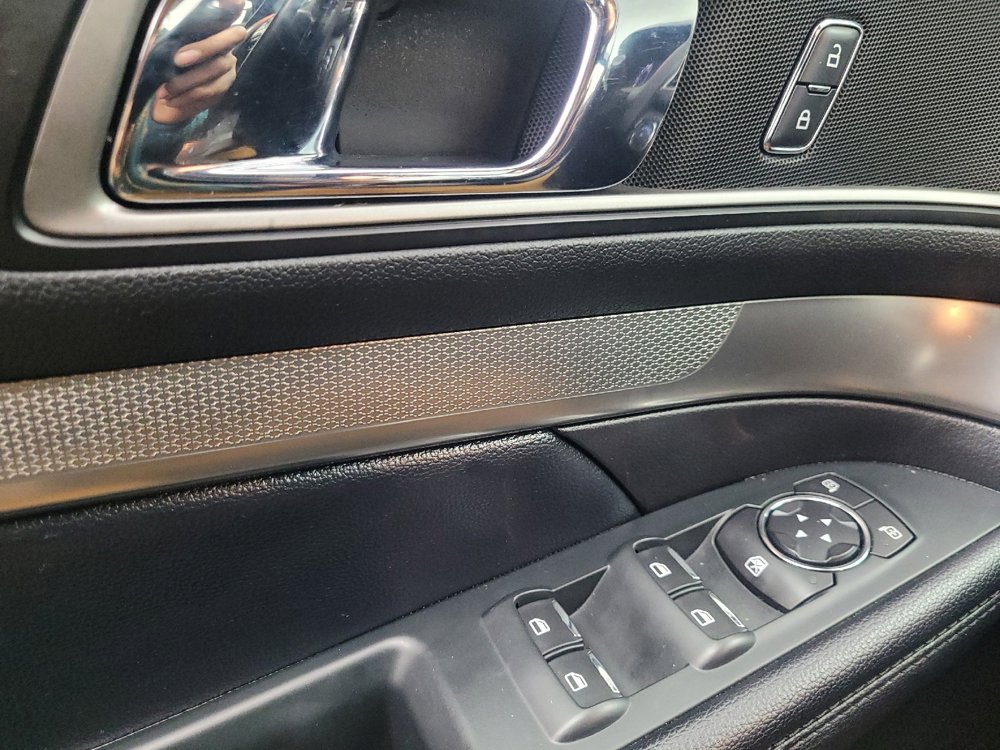 Used 2018 Ford Explorer XLT w/ Class II Trailer Tow Package image 27