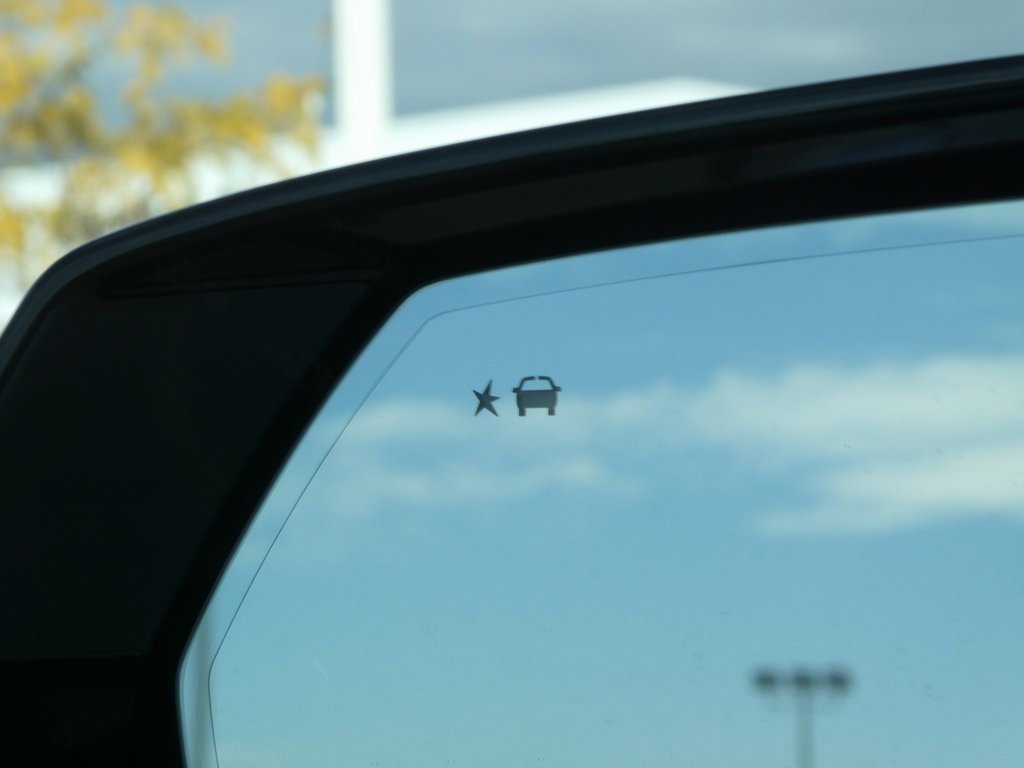 Certified 2025 GMC Yukon Denali image 12