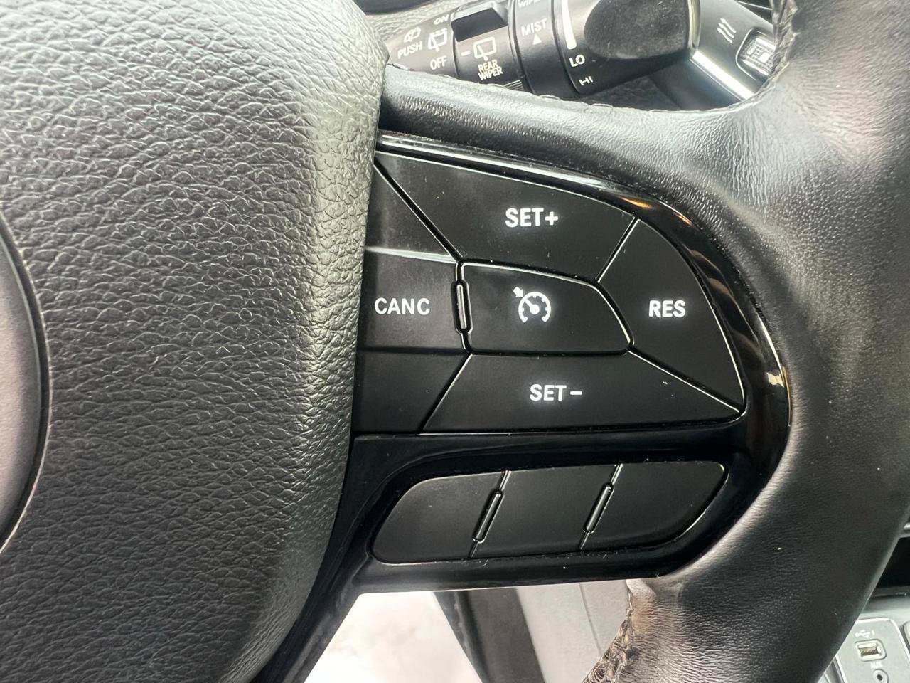 Used 2019 Jeep Cherokee Latitude Plus AWD/4WD image 18