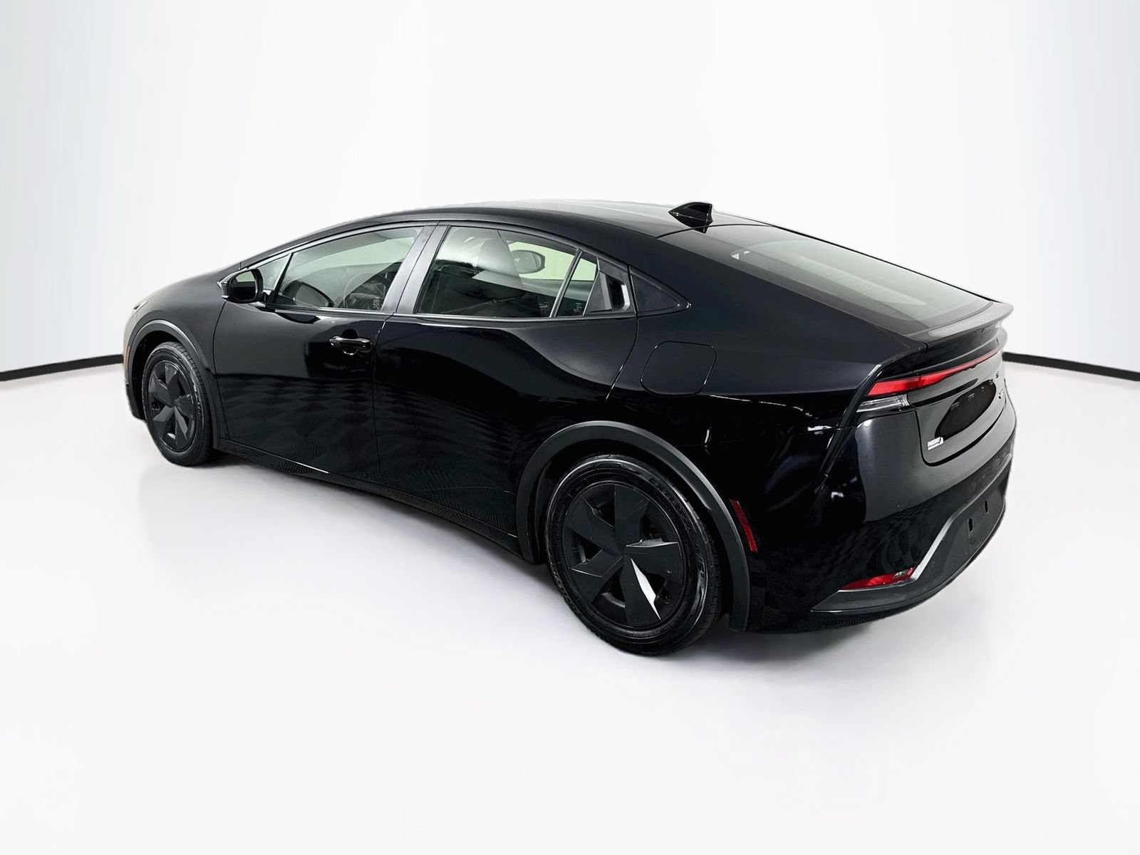 Certified 2025 Toyota Prius LE FWD image 5