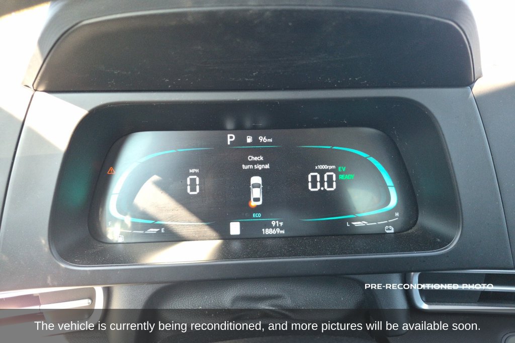 Used 2025 Hyundai Elantra Hybrid FWD image 16