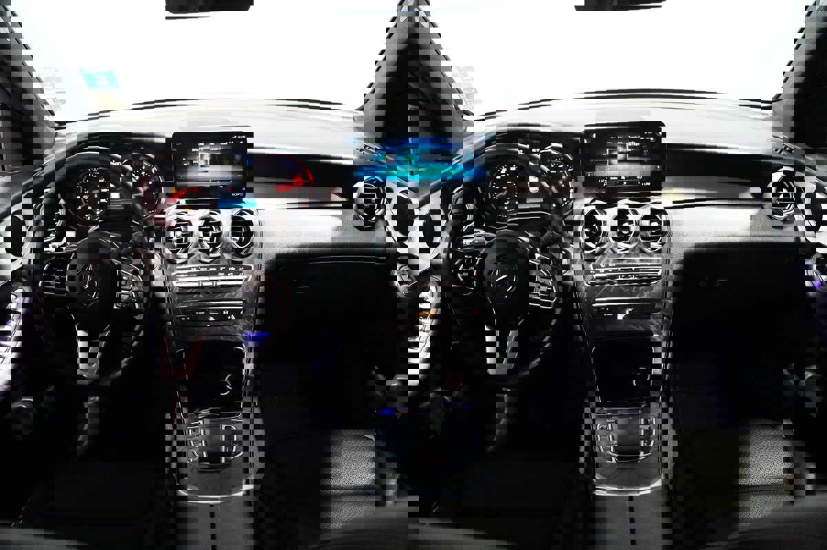 Used 2021 Mercedes-Benz GLC 300 4MATIC image 19