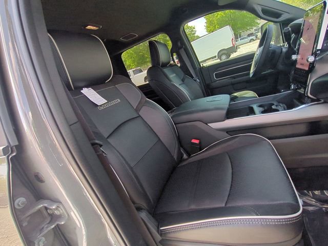 New 2026 RAM 3500 Laramie AWD/4WD image 39
