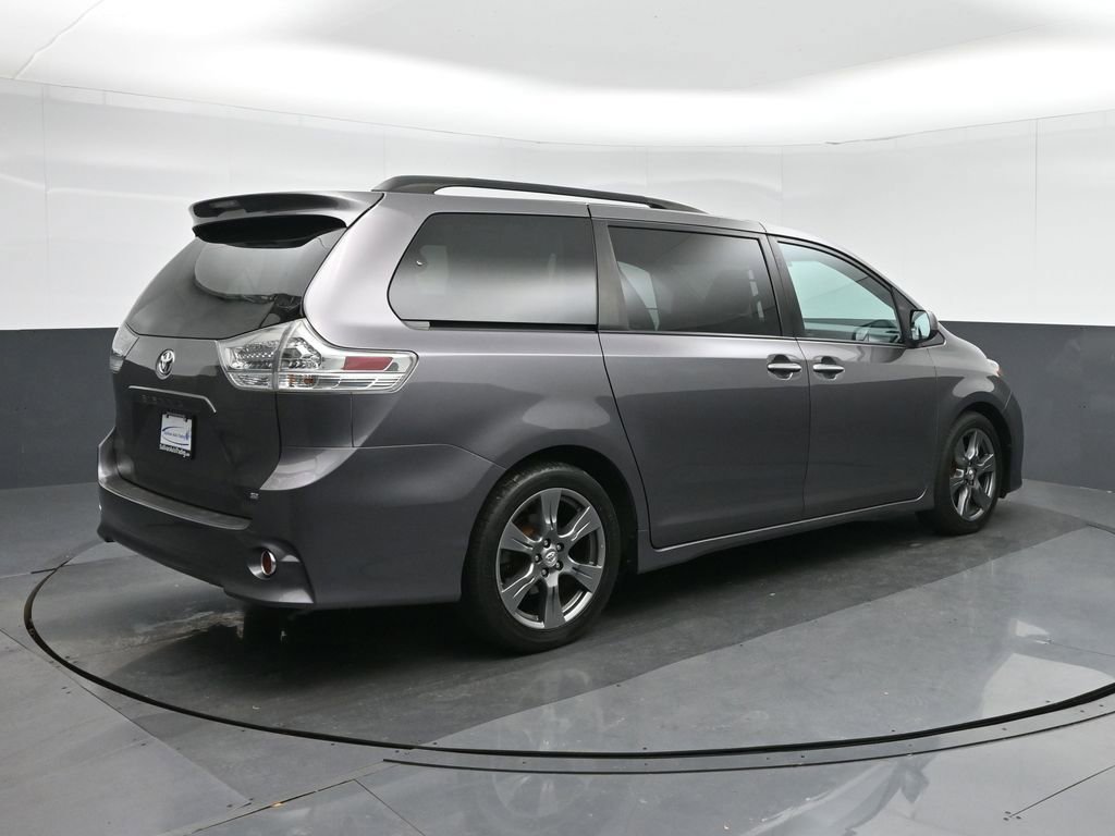 Used 2017 Toyota Sienna SE w/ SE Preferred Package image 7