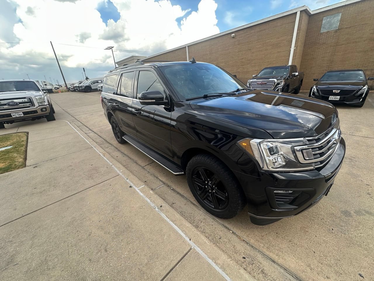 Used 2020 Ford Expedition Max XLT w/ Equipment Group 202A AWD/4WD image 2