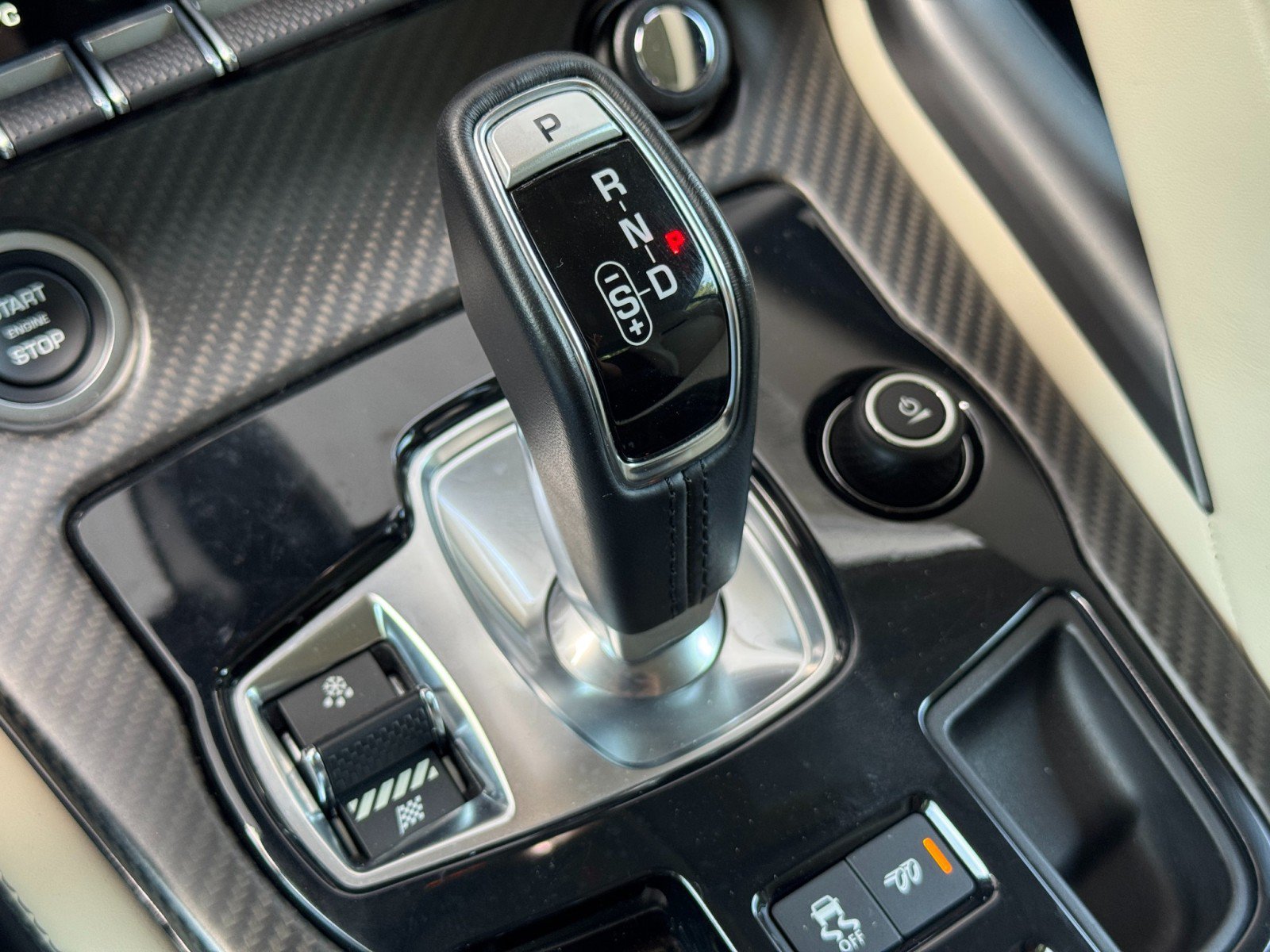 Used 2019 Jaguar F-TYPE R-Dynamic RWD image 33
