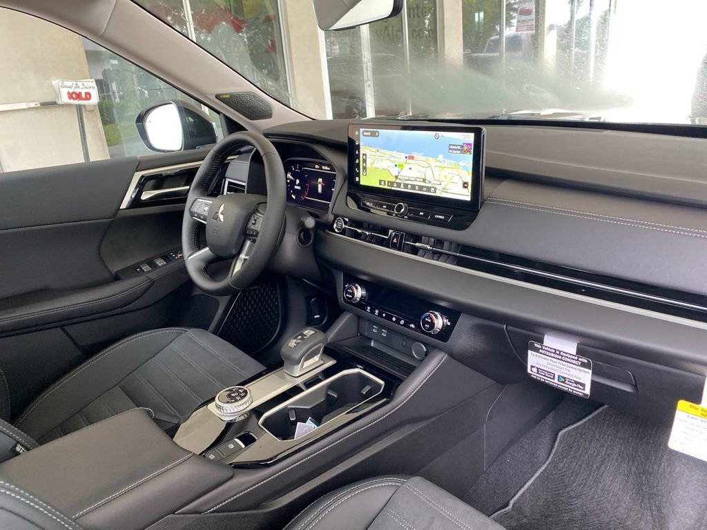 New 2025 Mitsubishi Outlander SE image 22