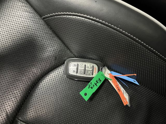 Used 2025 Chrysler Pacifica Limited image 26