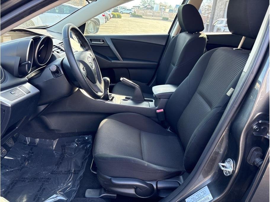 Used 2013 MAZDA MAZDA3 i Touring image 9