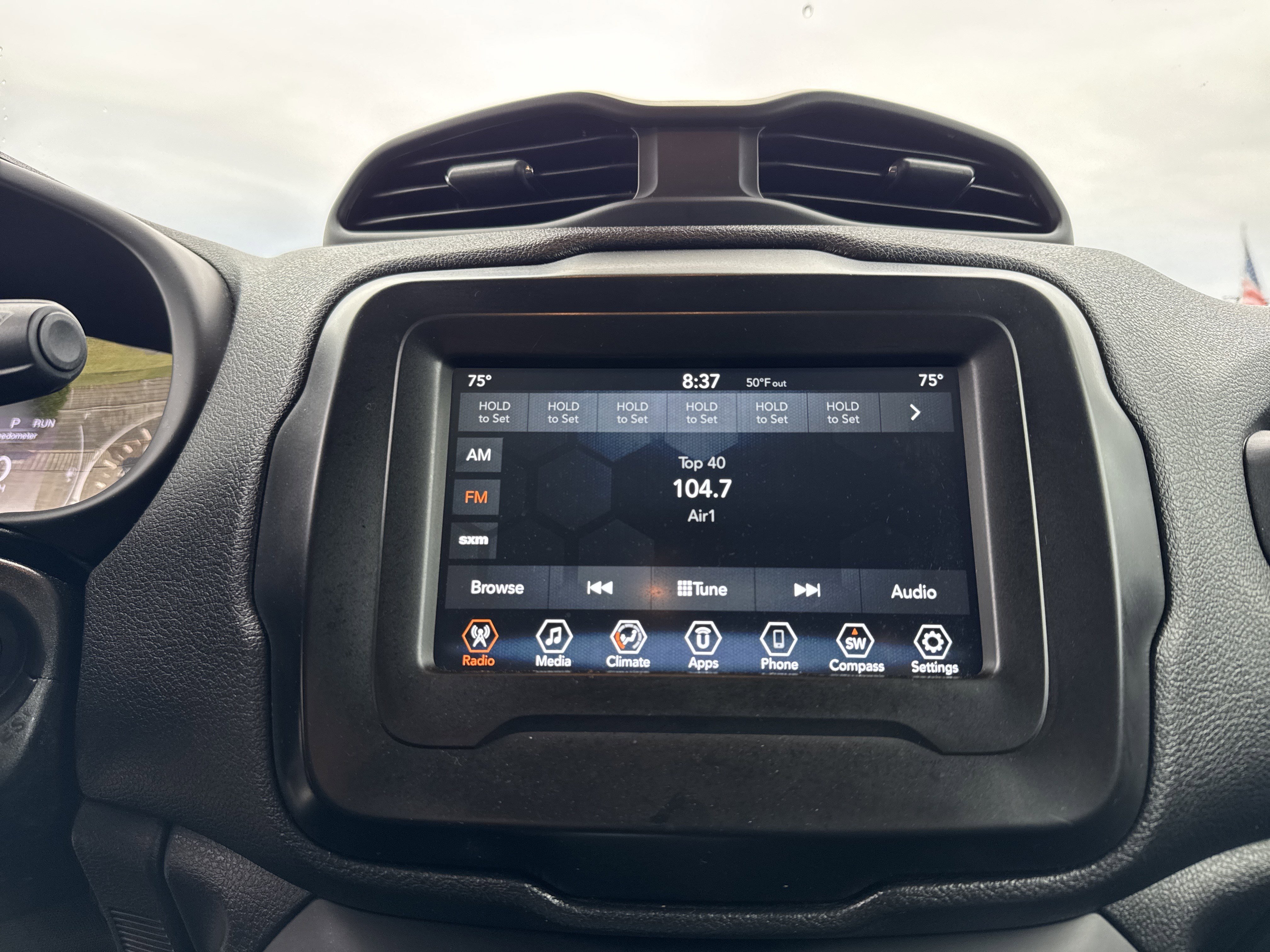 Used 2018 Jeep Renegade Altitude image 23