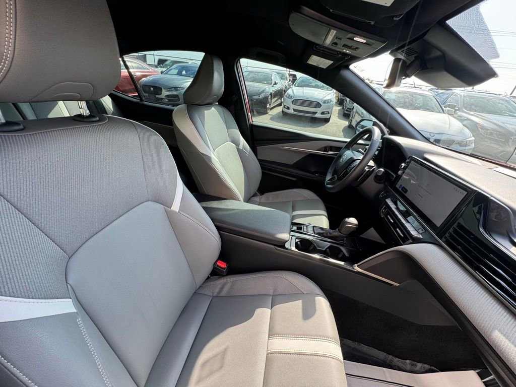 Used 2026 Toyota Camry SE w/ Multimedia Upgrade Package FWD image 17
