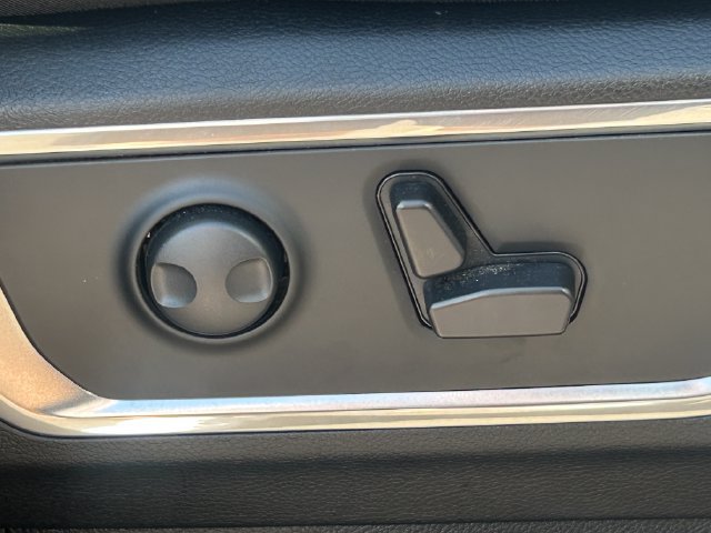 Used 2025 RAM 1500 Laramie AWD/4WD image 38