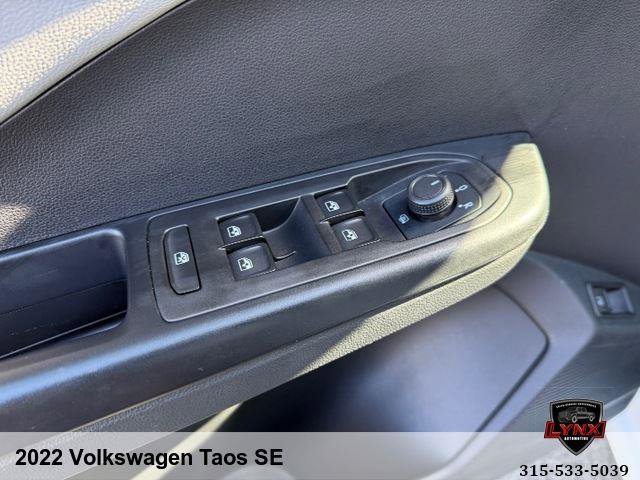 Used 2022 Volkswagen Taos SE w/ Panoramic Sunroof Package image 33
