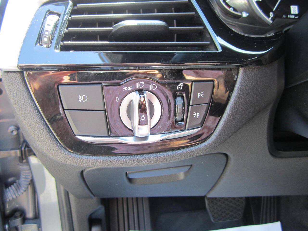 Used 2018 BMW 540i w/ Premium Package image 33