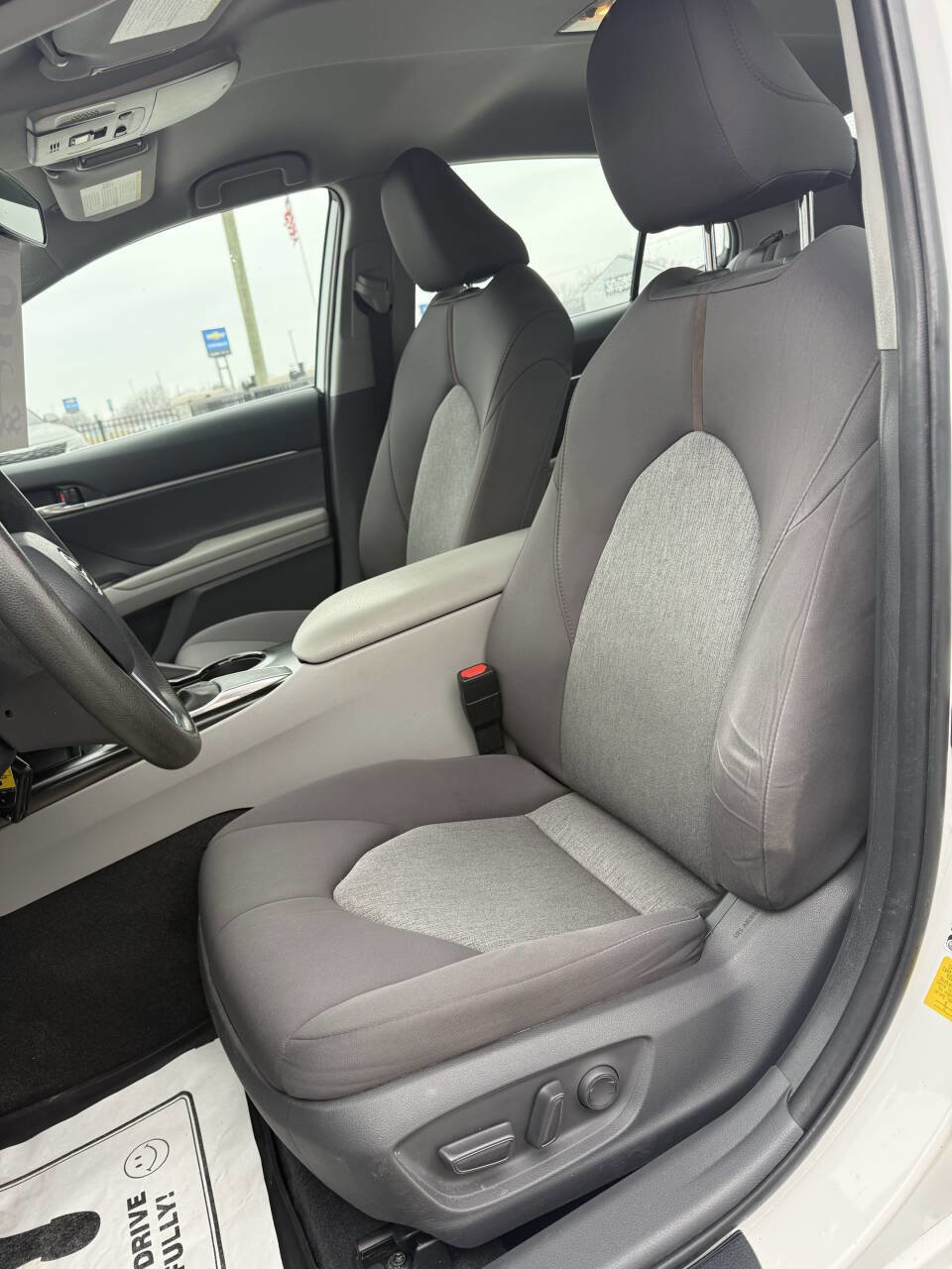 Used 2020 Toyota Camry LE image 10