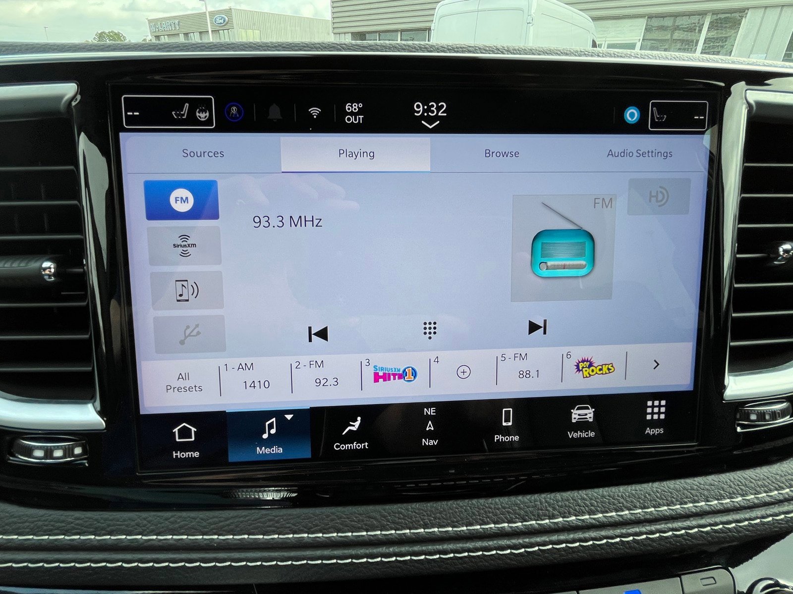 Used 2025 Chrysler Pacifica Limited image 10