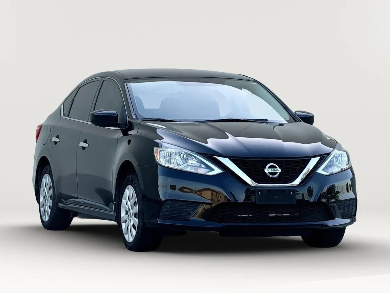Used 2016 Nissan Sentra SV FWD image 1