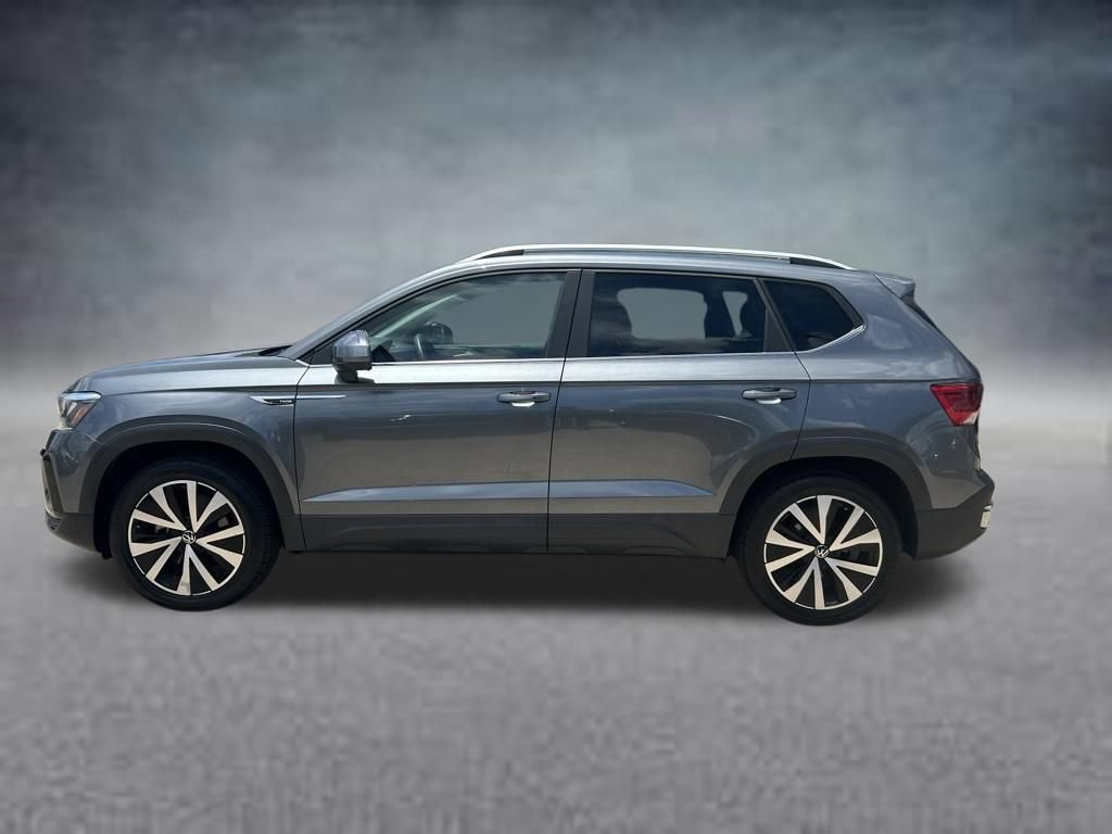 Certified 2022 Volkswagen Taos SE AWD/4WD image 2