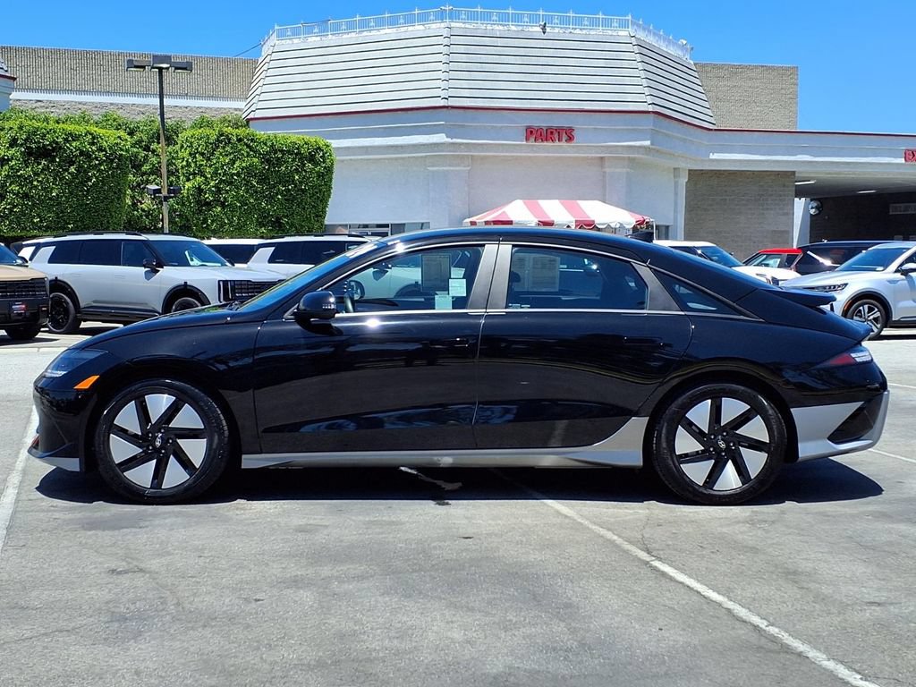 Used 2024 Hyundai Ioniq 6 SE RWD image 2