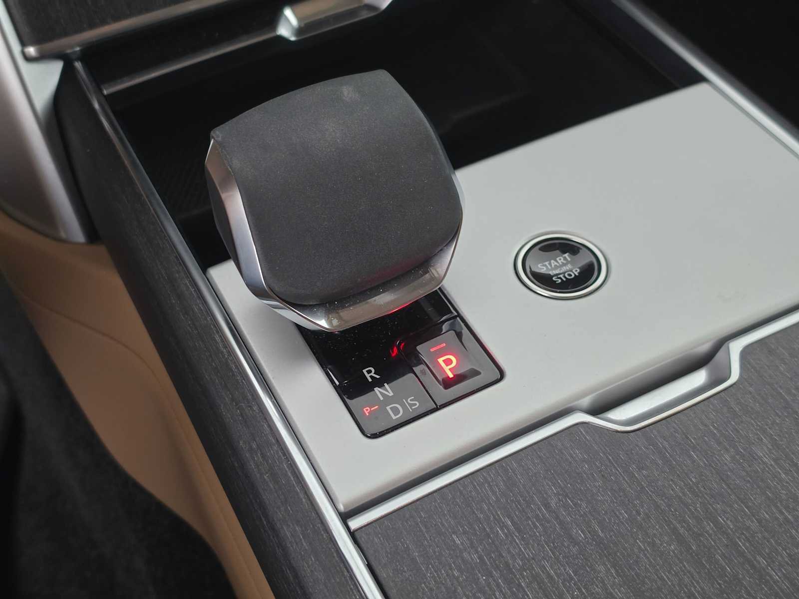 Used 2025 Land Rover Range Rover SE AWD/4WD image 31