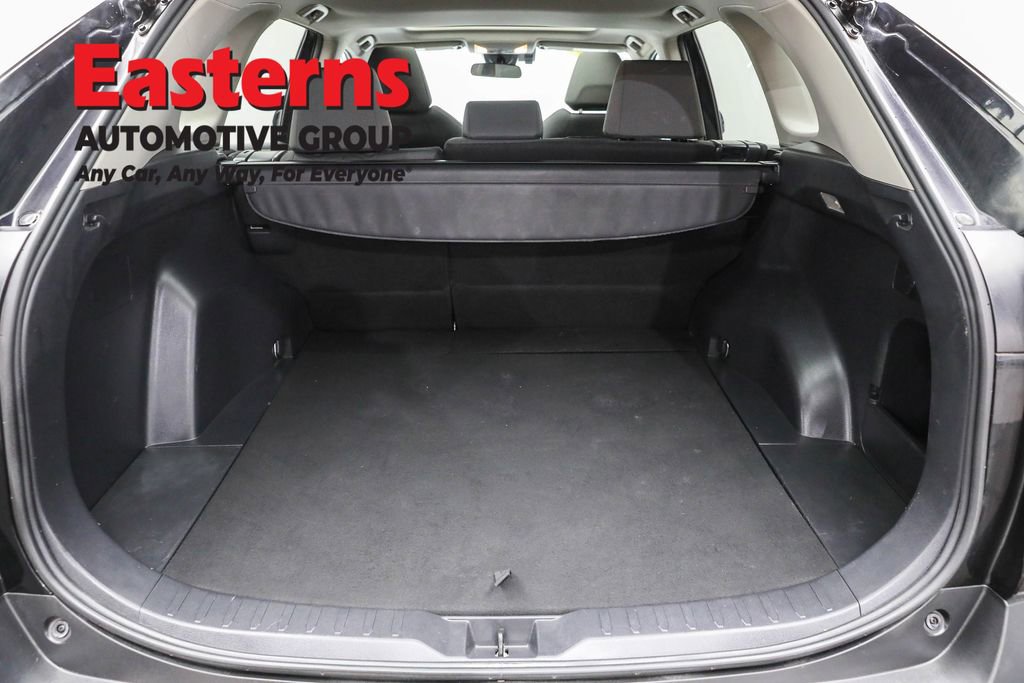 Used 2021 Toyota RAV4 XLE w/ Convenience Package image 9