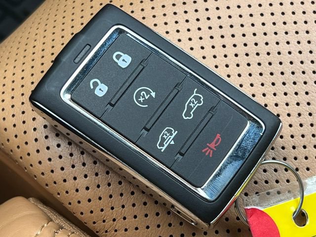 Used 2025 Jeep Grand Wagoneer Series III w/ Rear Seat Video Group 1 AWD/4WD image 31