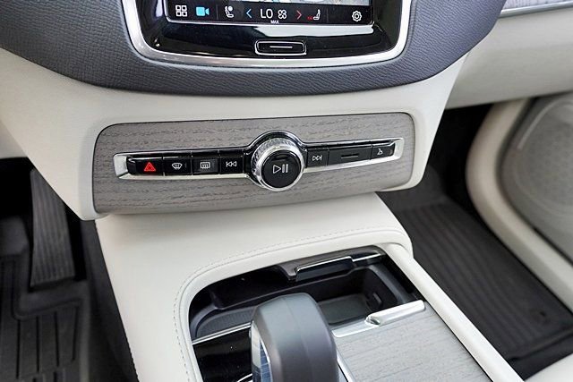 Used 2025 Volvo XC90 B6 Plus w/ Protection Package Premier image 29
