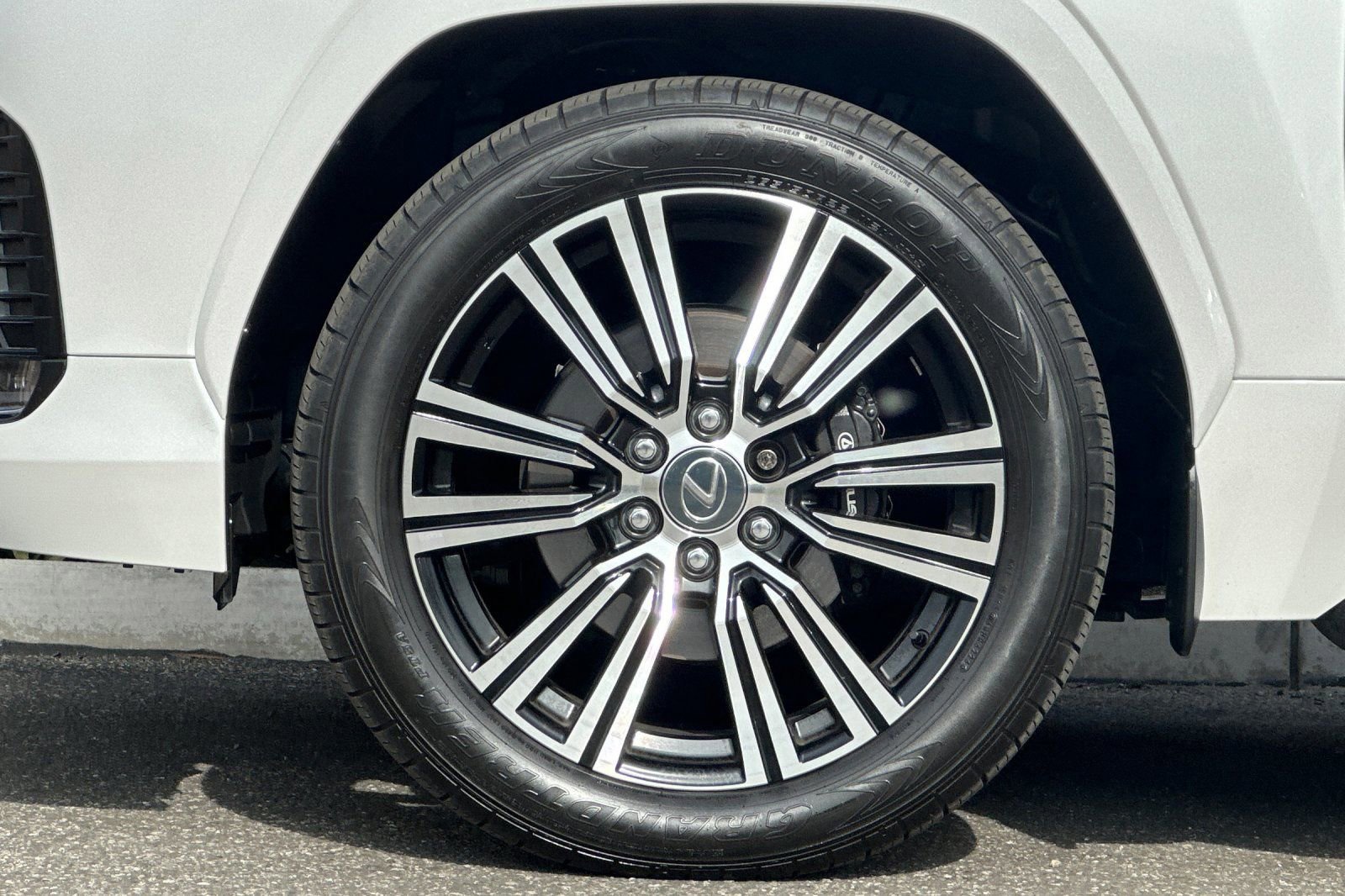 Certified 2024 Lexus LX 600 4WD w/ Luxury Package image 31