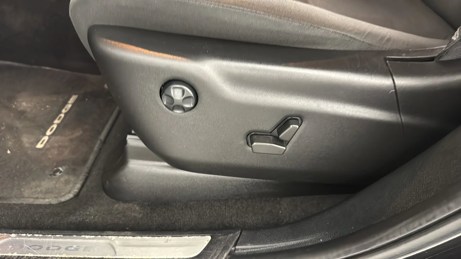 Used 2022 Dodge Durango GT image 34