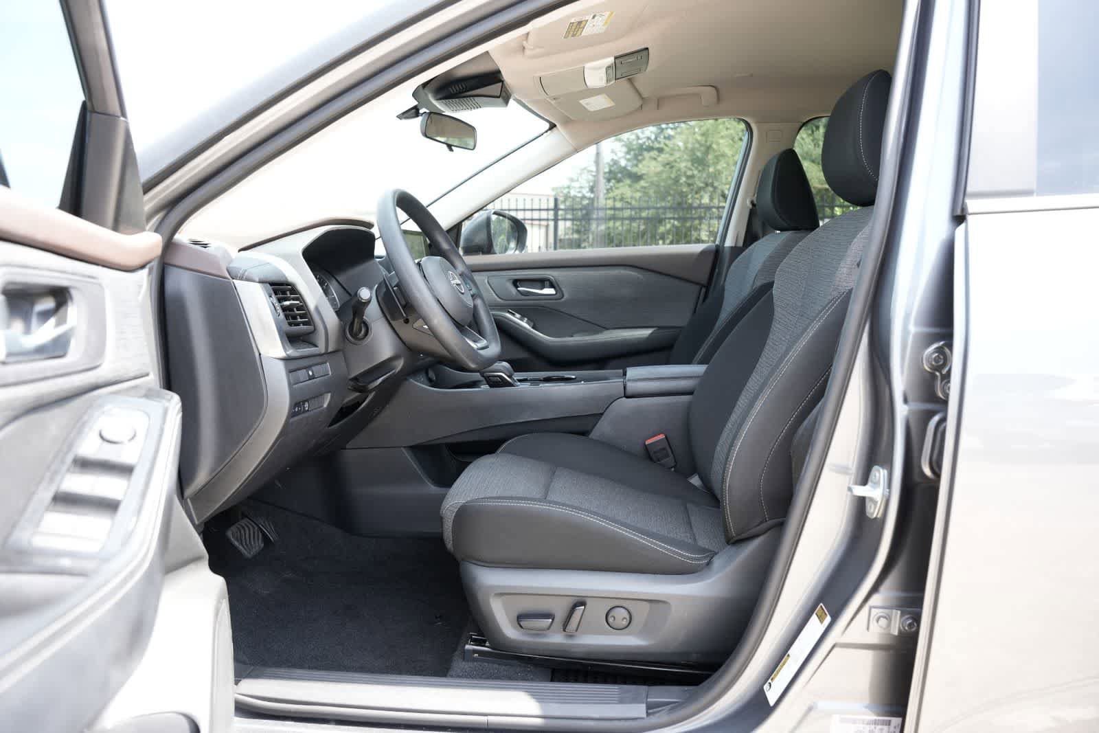 Used 2023 Nissan Rogue SV FWD image 16