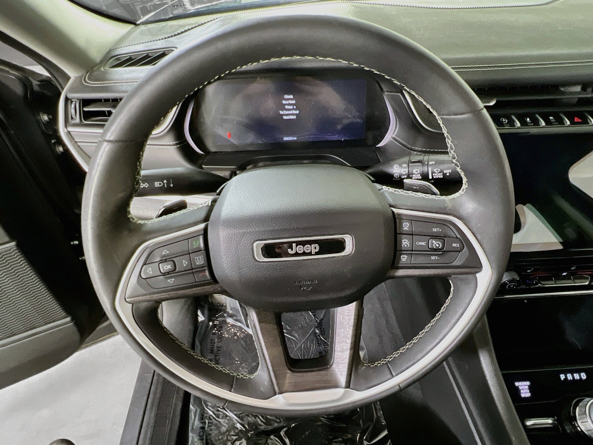 Used 2023 Jeep Grand Cherokee Limited AWD/4WD image 11