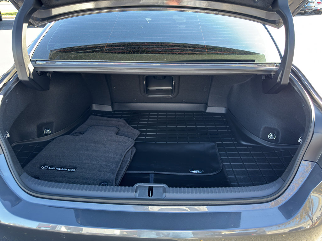 Used 2024 Lexus ES 300h Premium image 7