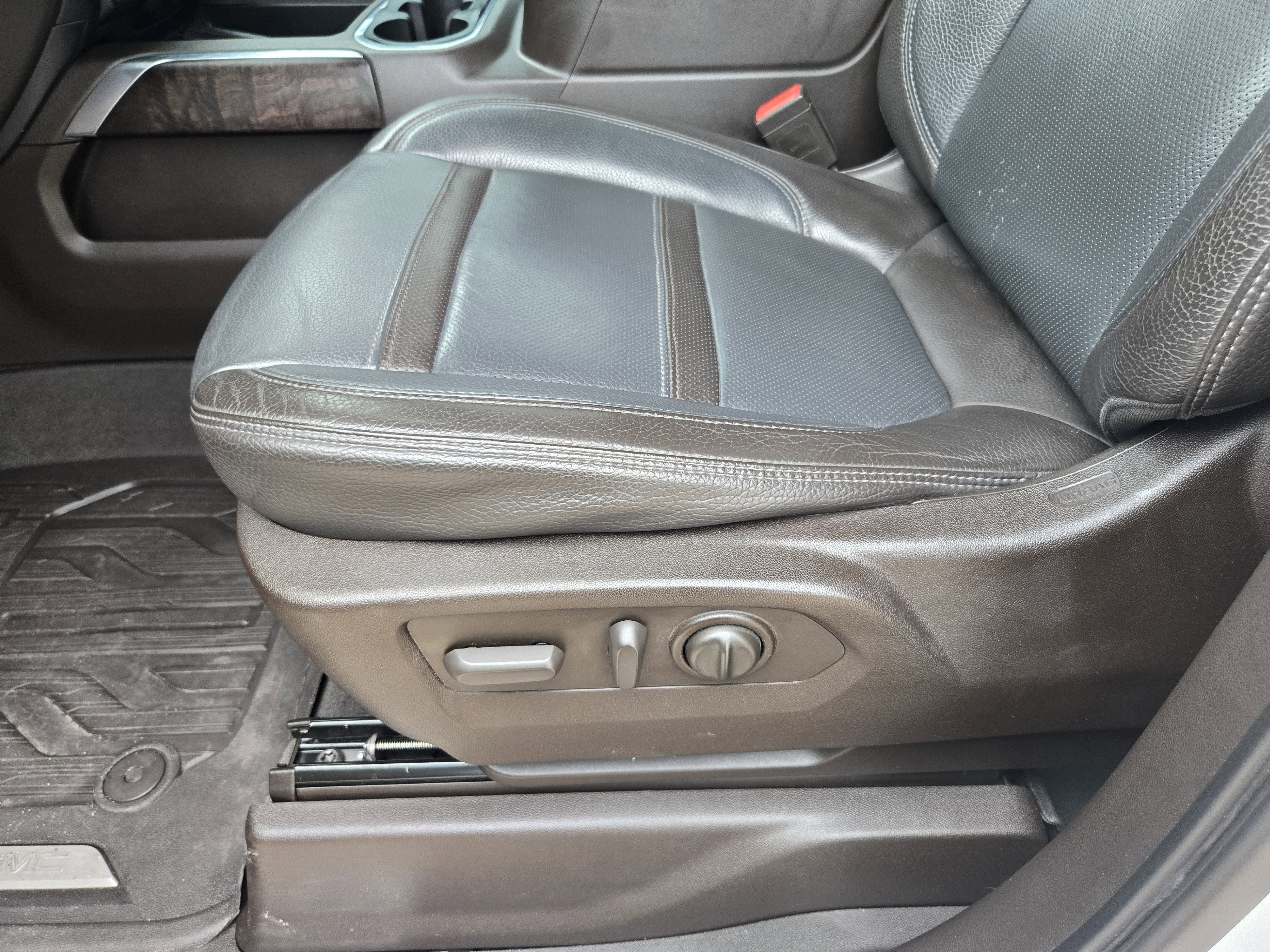 Used 2020 GMC Sierra 3500 Denali w/ Denali Ultimate Package image 18