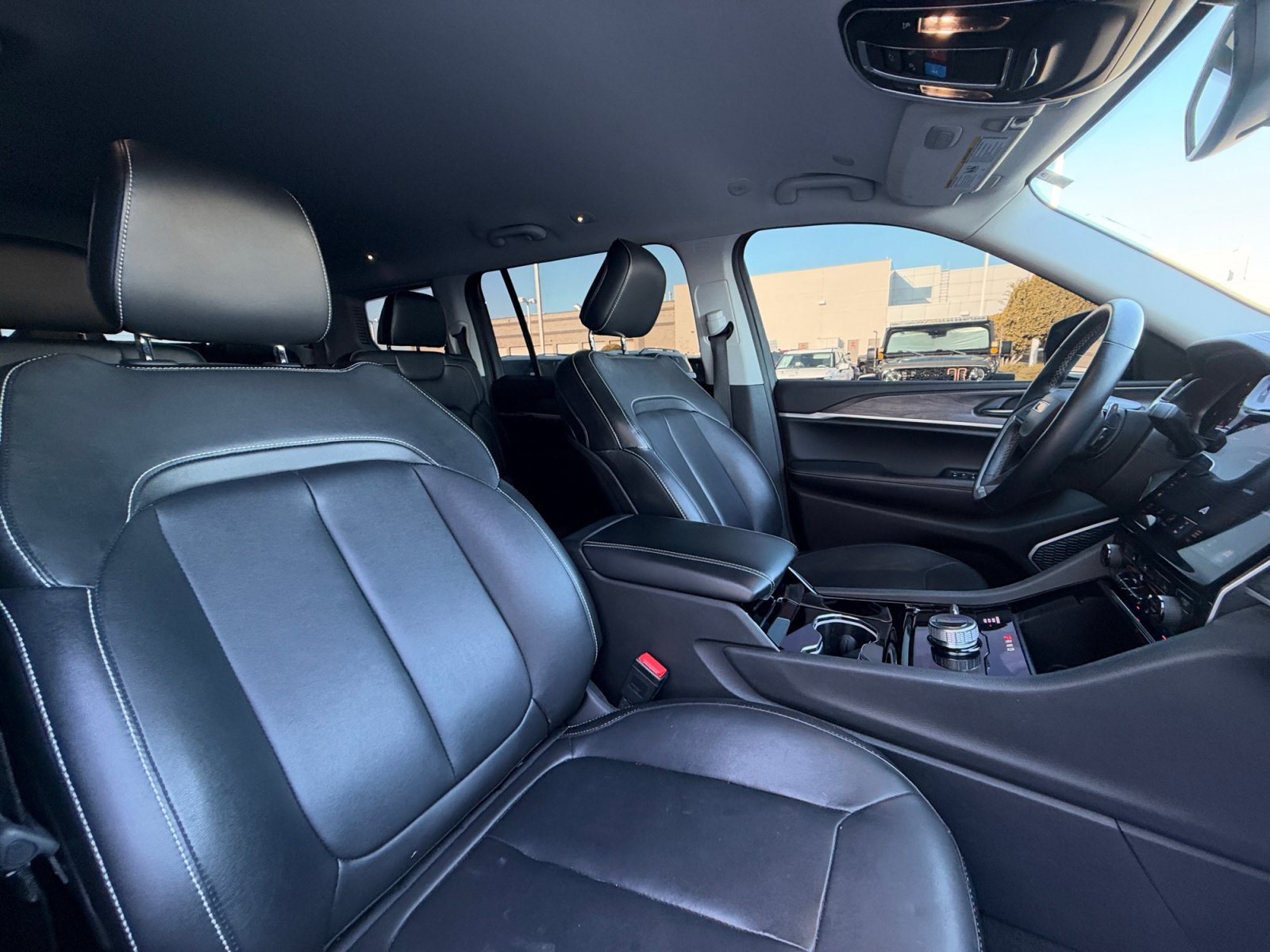 Used 2022 Jeep Grand Cherokee L Limited AWD/4WD image 19