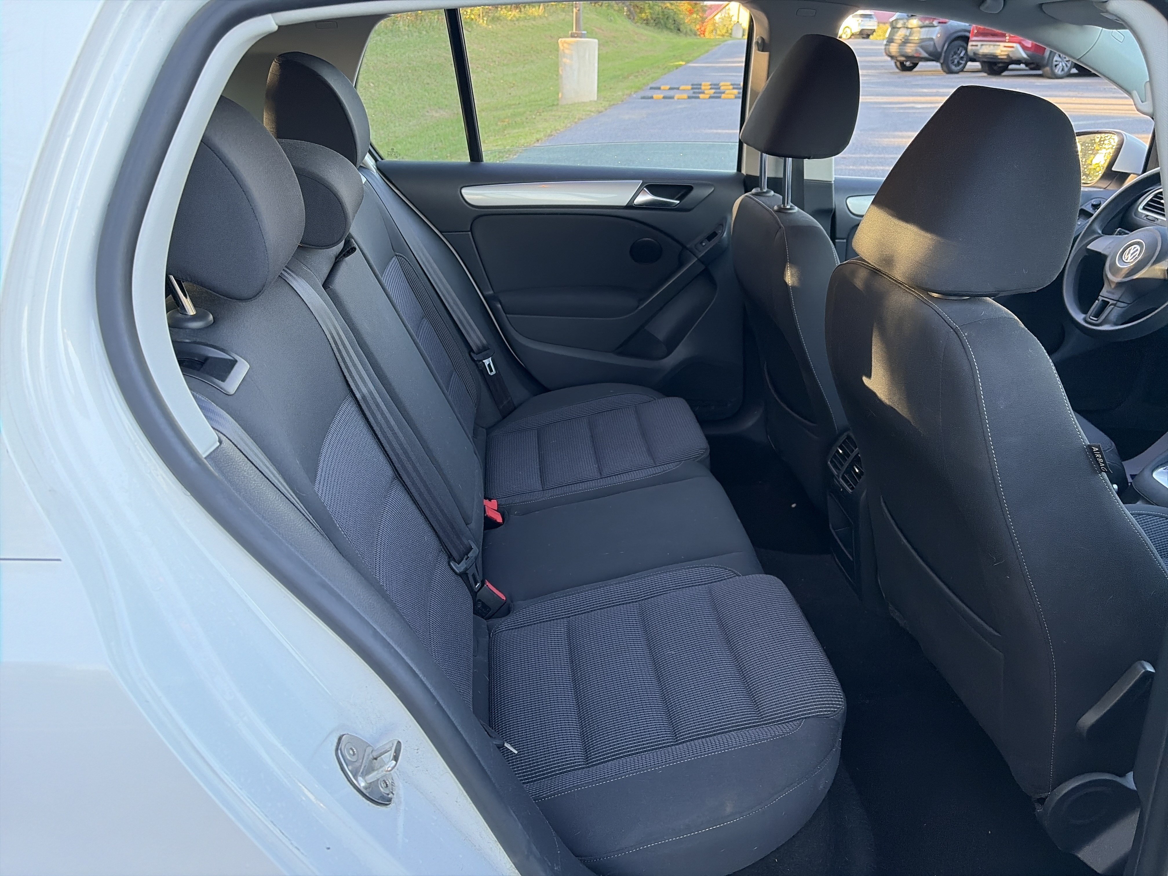 Used 2014 Volkswagen Golf 4-Door FWD image 19