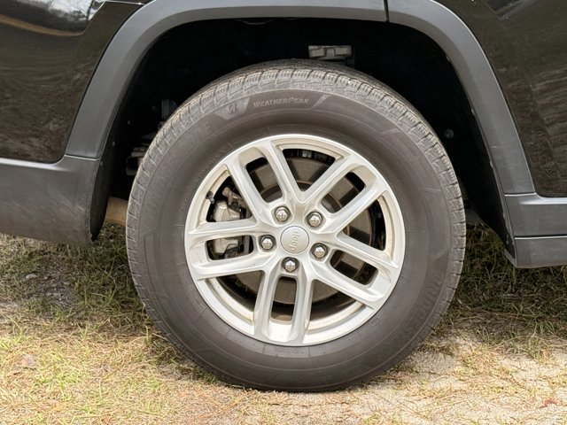 Used 2023 Jeep Grand Cherokee L Laredo image 11