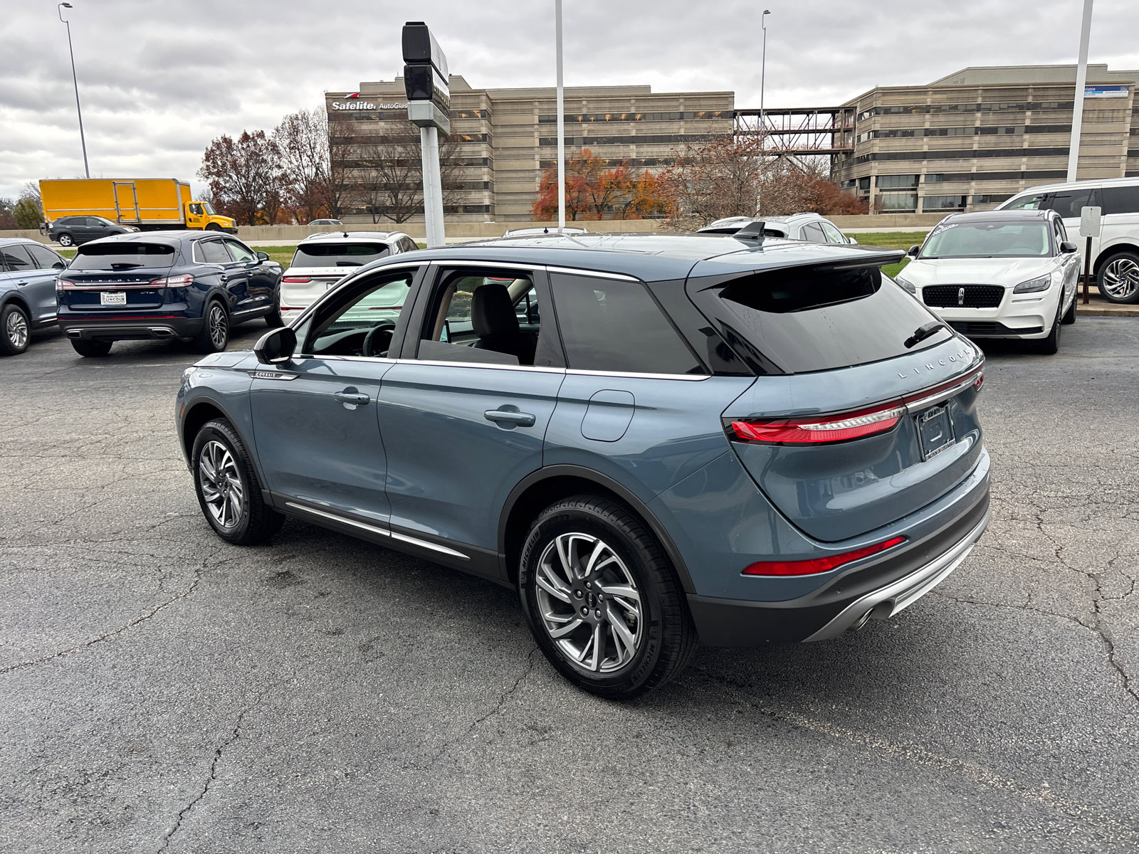 New 2025 Lincoln Corsair AWD image 5