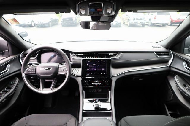 New 2025 Jeep Grand Cherokee L Laredo w/ Luxury Tech Group I AWD/4WD image 11