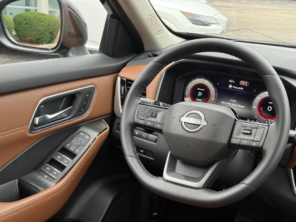 Used 2026 Nissan Rogue Platinum w/ Platinum Premium Package AWD/4WD image 14