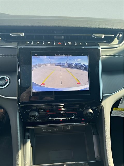 New 2025 Jeep Grand Cherokee Altitude image 18