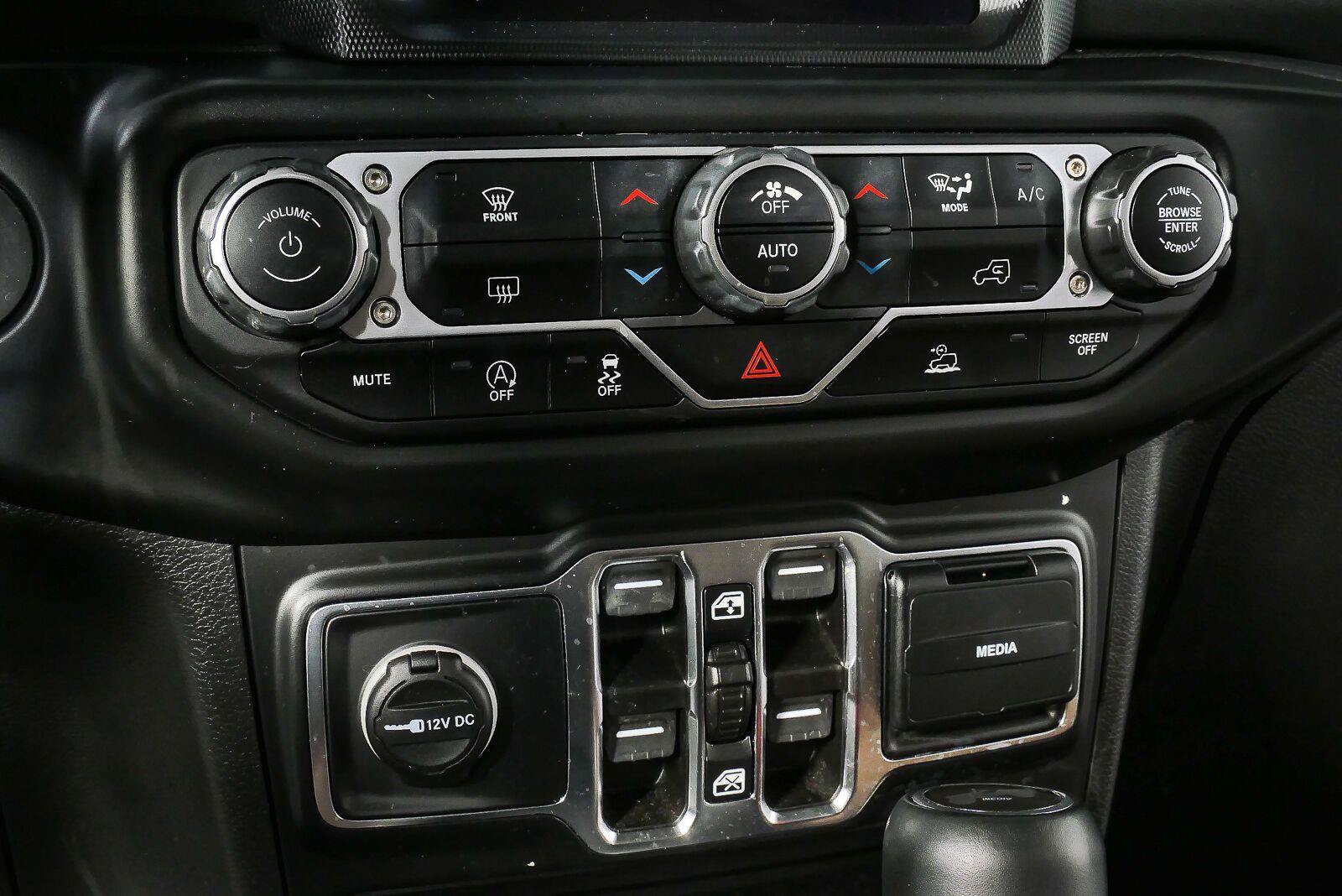 Used 2021 Jeep Wrangler Unlimited Sahara AWD/4WD image 16