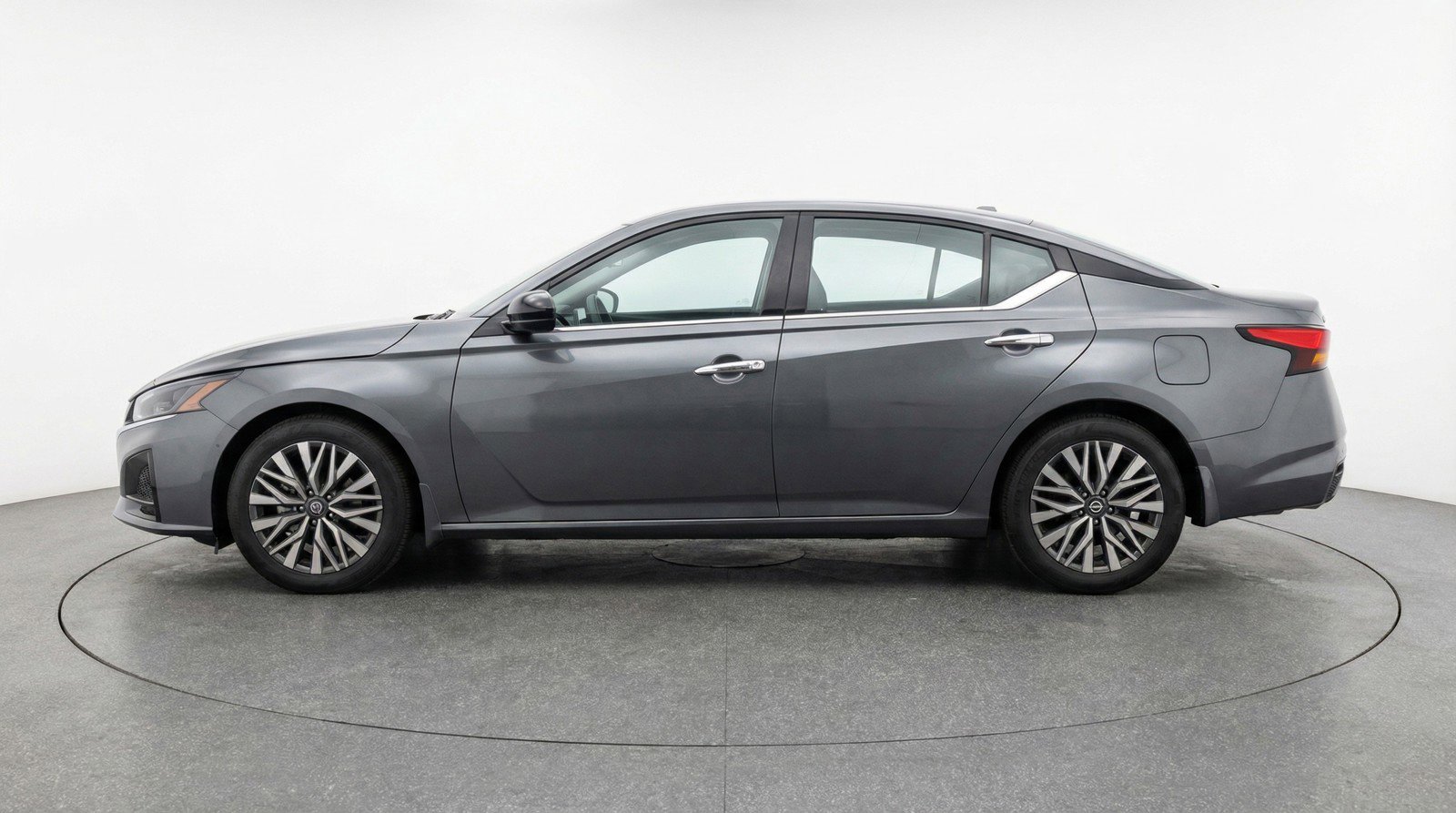 Used 2025 Nissan Altima 2.5 SV image 5