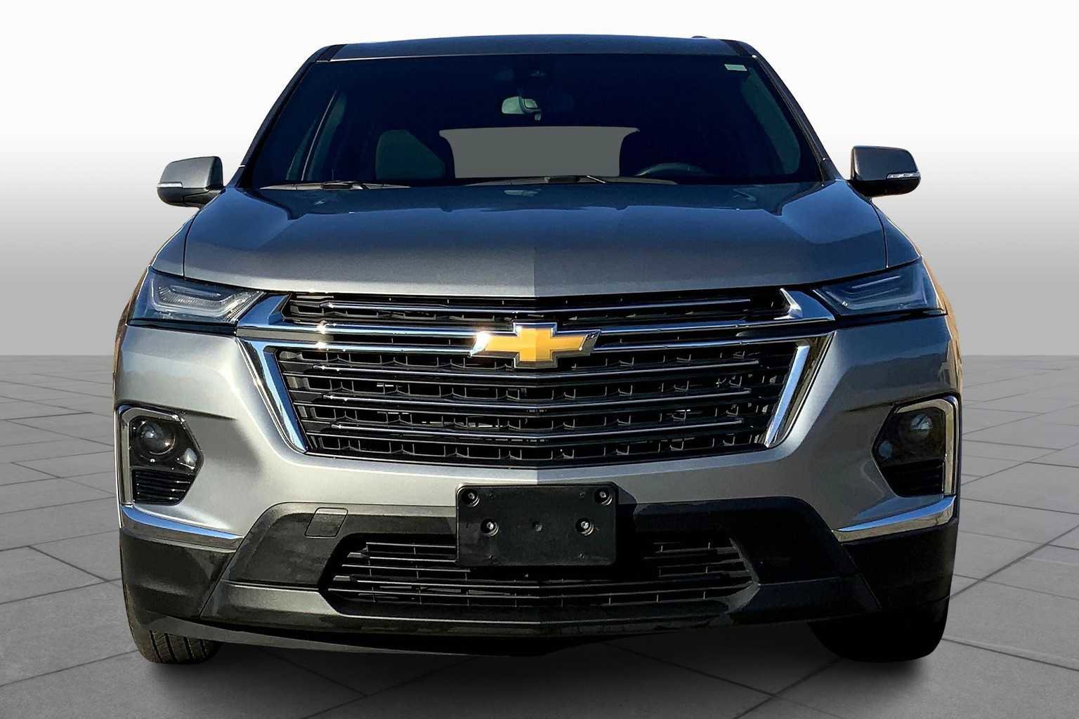 Used 2023 Chevrolet Traverse LT image 3