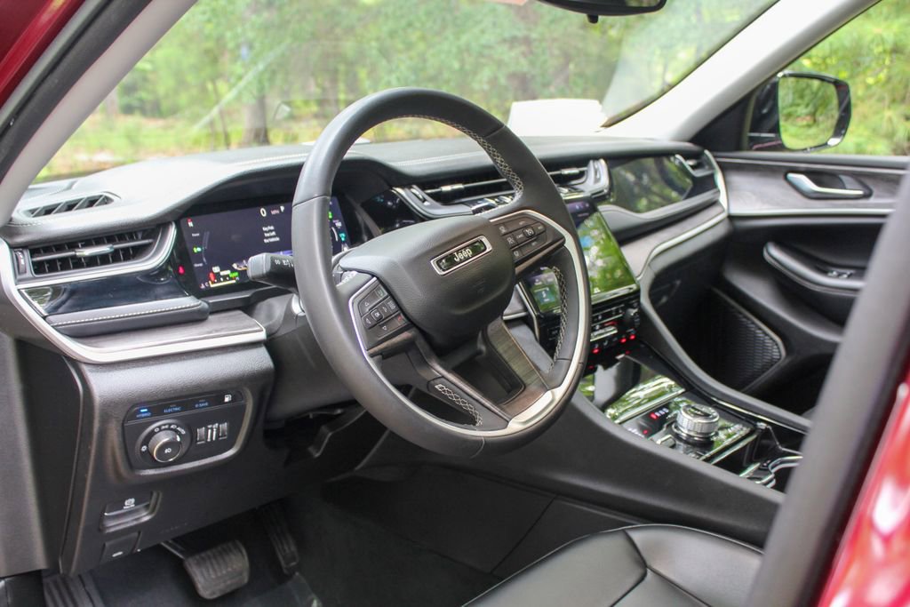 Used 2023 Jeep Grand Cherokee 4WD 4xe image 13