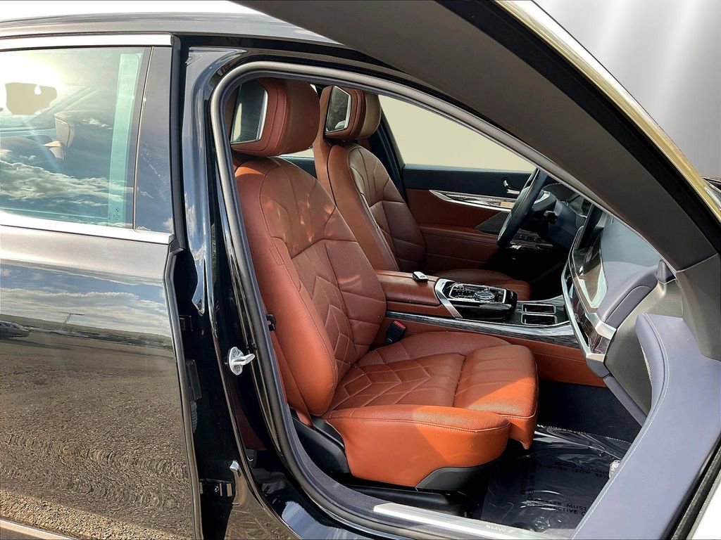 Used 2023 BMW i7 xDrive60 AWD/4WD image 28